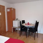 Проживание в семье Velde *